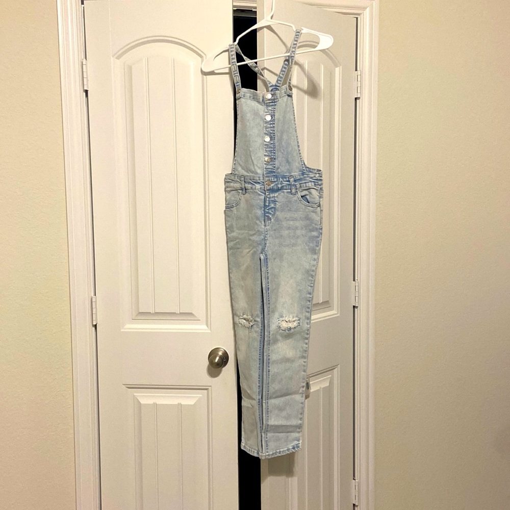 YL(10-12) Cat & Jack denim overalls torn knees.